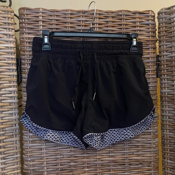 #23 Lululemon Choose A Side Short *3"
Black / Monochromic Black Sz 4 - Picture 6 of 12
